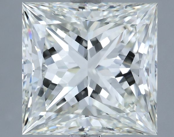 667428938 - 6 carat  natural diamond