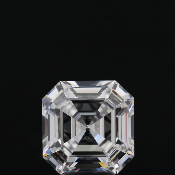 12468436 - 4 carat  natural diamond