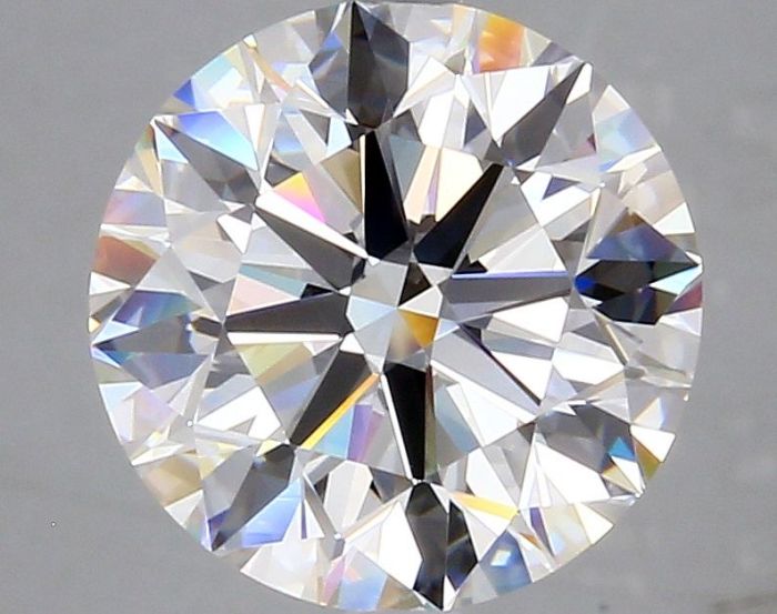 7502540388 - 4 carat  natural diamond