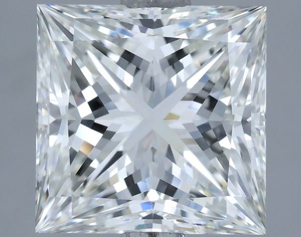 667428926 - 4 carat  natural diamond