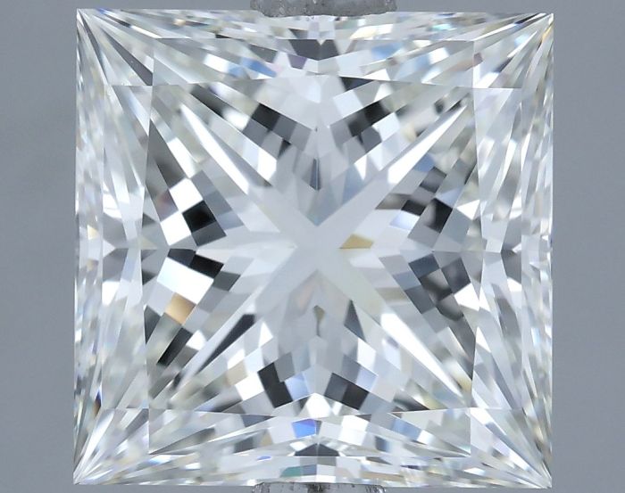 667428926 - 4 carat  natural diamond