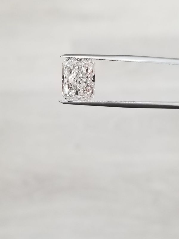 2235045386 - 4 carat  natural diamond